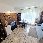 Raya Maisonette, Ideal Center
