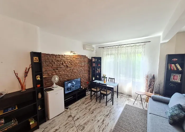 Raya Maisonette, Ideal Center