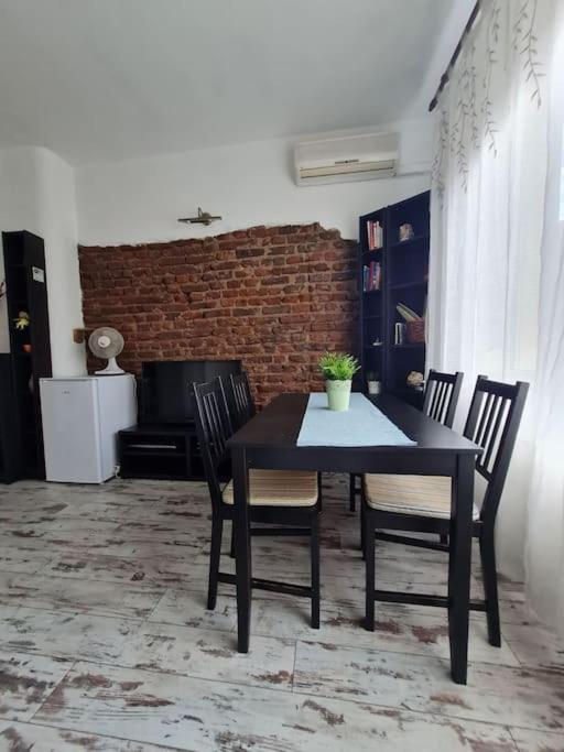 Raya Maisonette, Ideal Center Apartemen Sofia