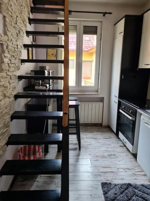 Raya Maisonette, Ideal Center Apartemen *