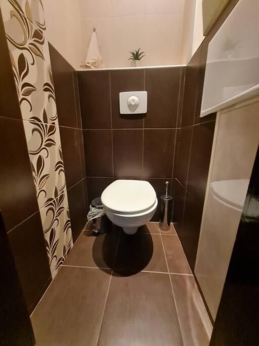 Raya Maisonette, Ideal Center Apartemen Sofia