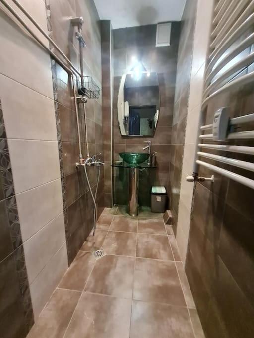 Raya Maisonette, Ideal Center